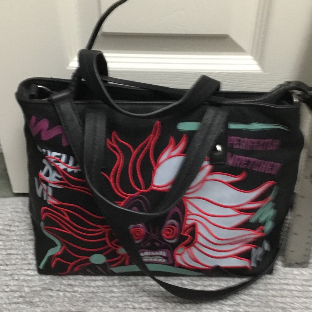 Danielle Nicole Cruella De Ville Embroidered Black Shoulder Bag NWOT - Picture 3 of 10